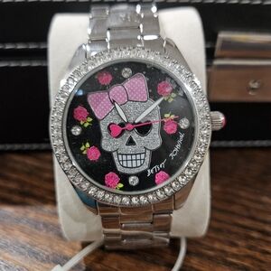 Betsy Johnson XOX New Skull Watch. Works!
